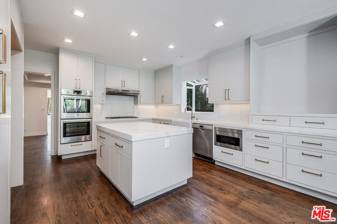 161 N Hamel Dr, Beverly Hills