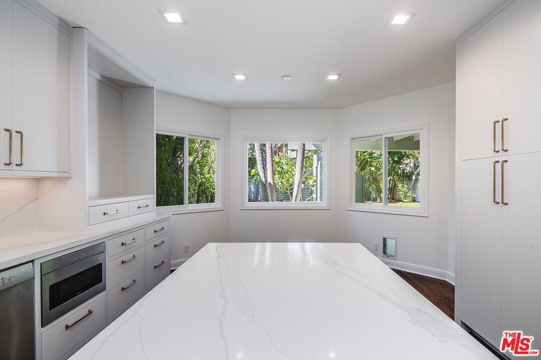 161 N Hamel Dr, Beverly Hills