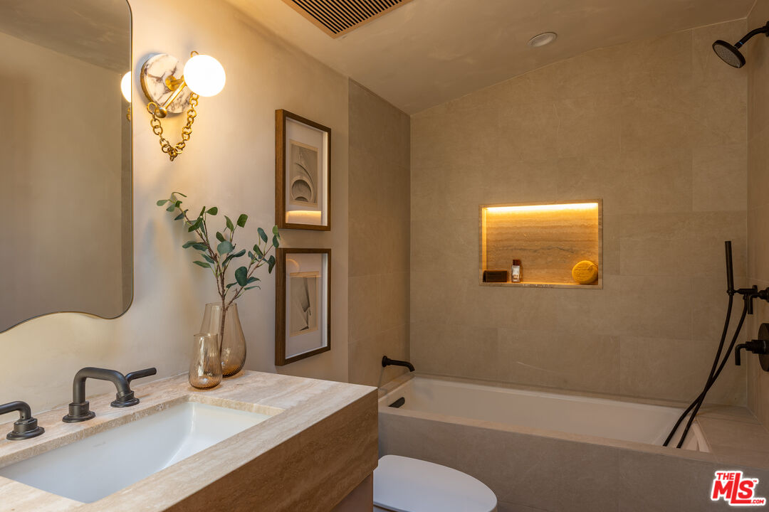 18001 Boris Dr, Encino