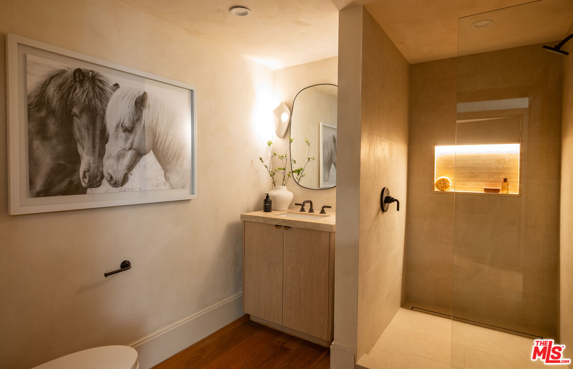 18001 Boris Dr, Encino