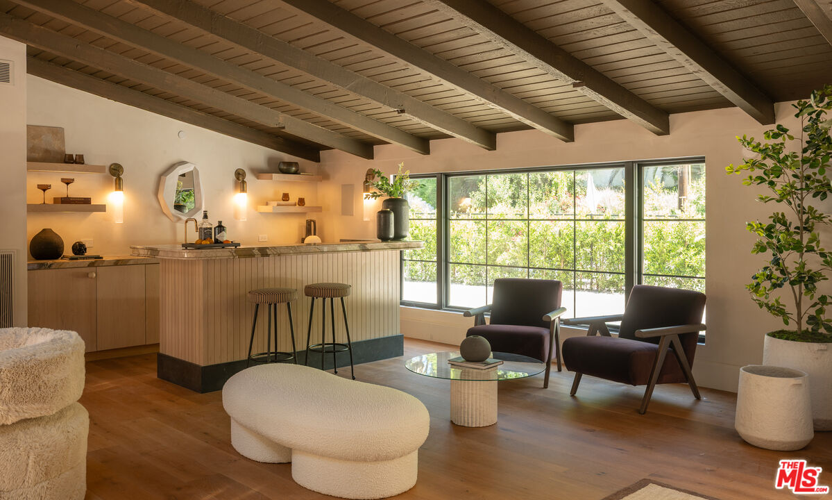 18001 Boris Dr, Encino