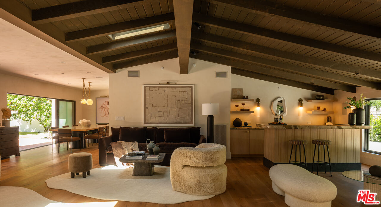 18001 Boris Dr, Encino