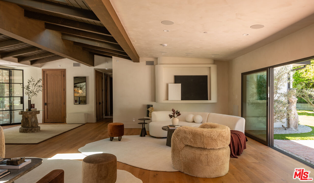 18001 Boris Dr, Encino