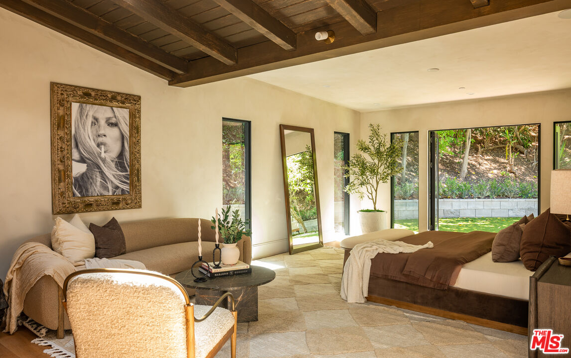 18001 Boris Dr, Encino