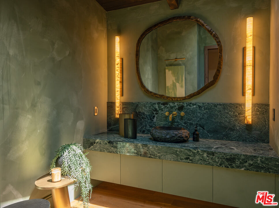 18001 Boris Dr, Encino