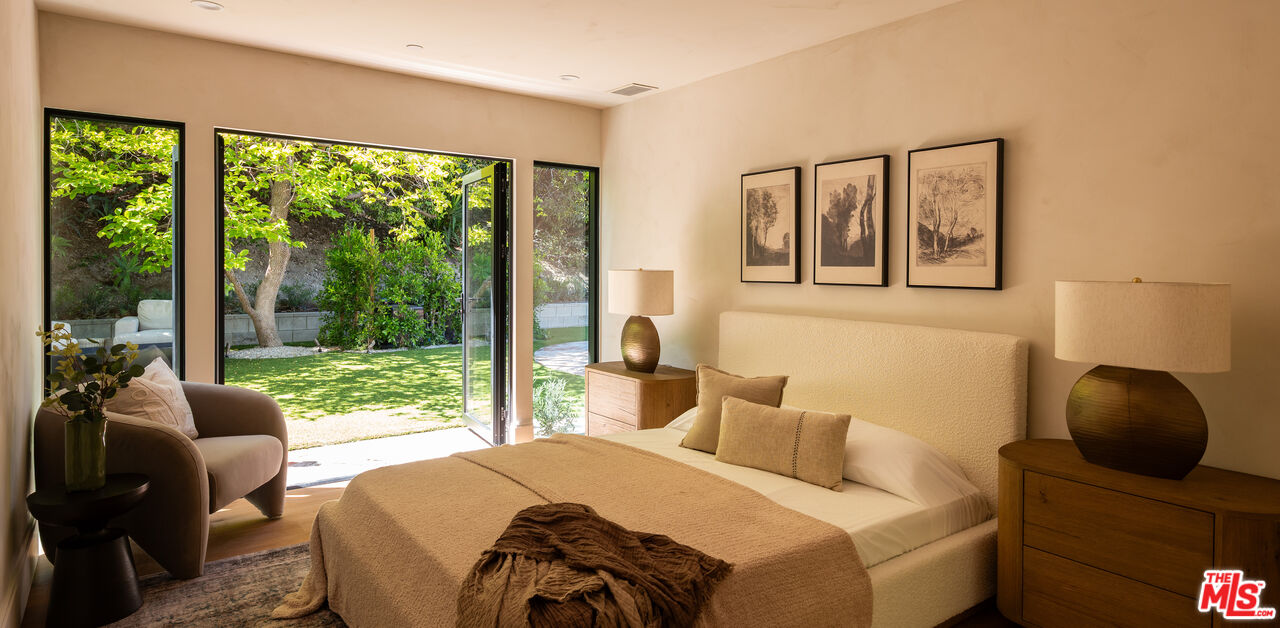 18001 Boris Dr, Encino