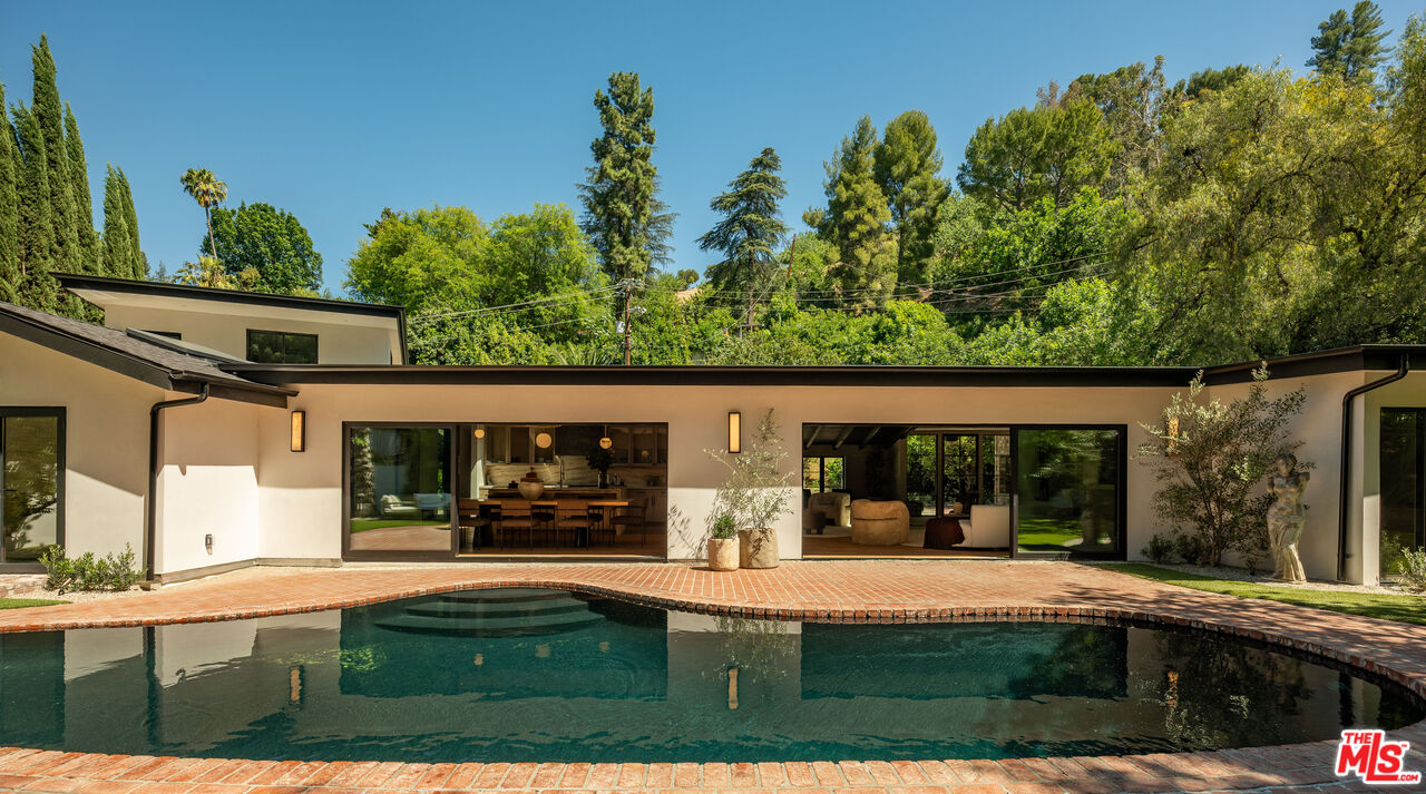 18001 Boris Dr, Encino