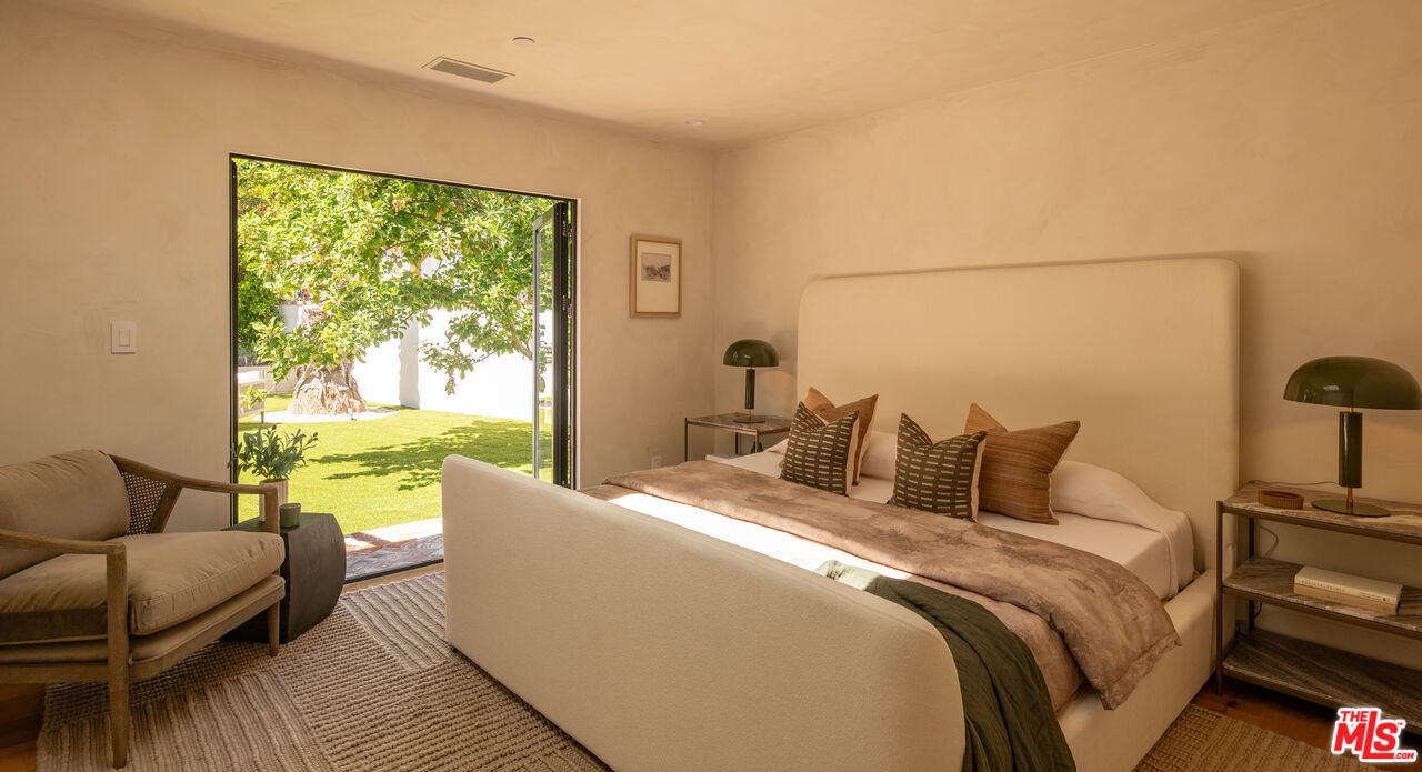 18001 Boris Dr, Encino