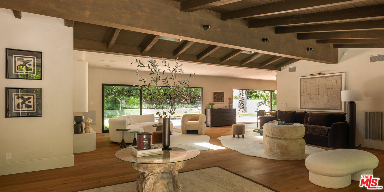 18001 Boris Dr, Encino