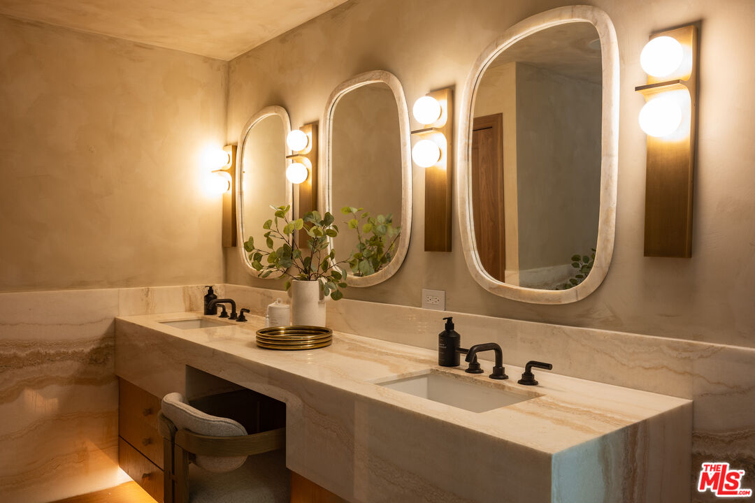 18001 Boris Dr, Encino