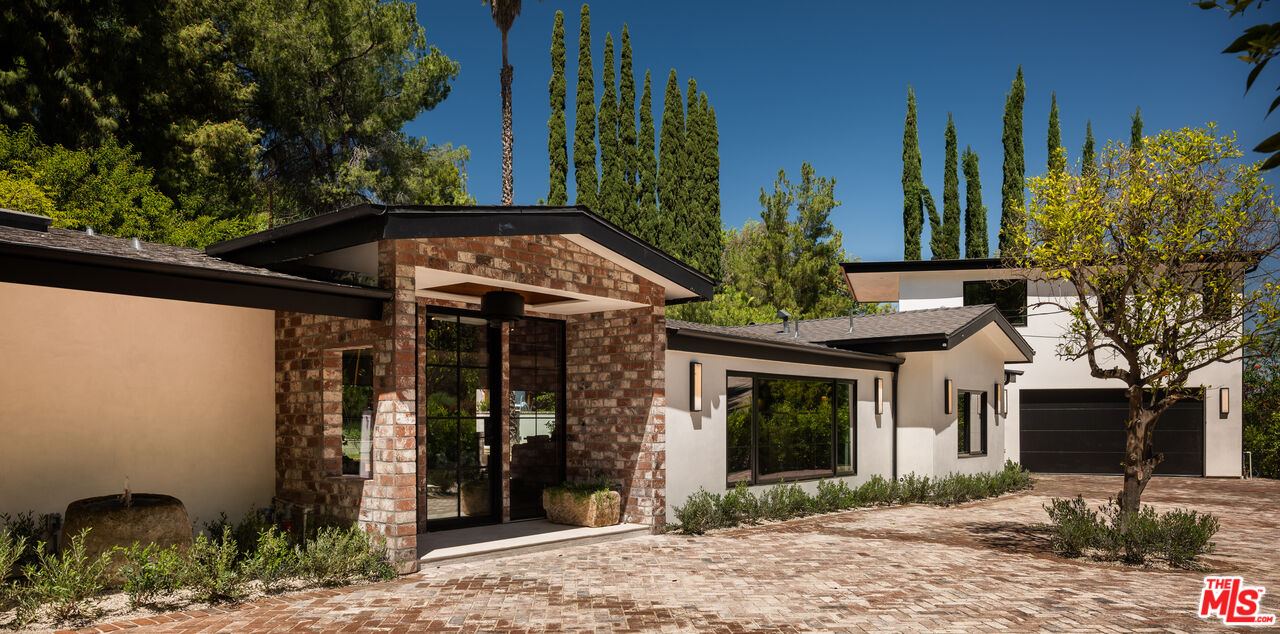 18001 Boris Dr, Encino