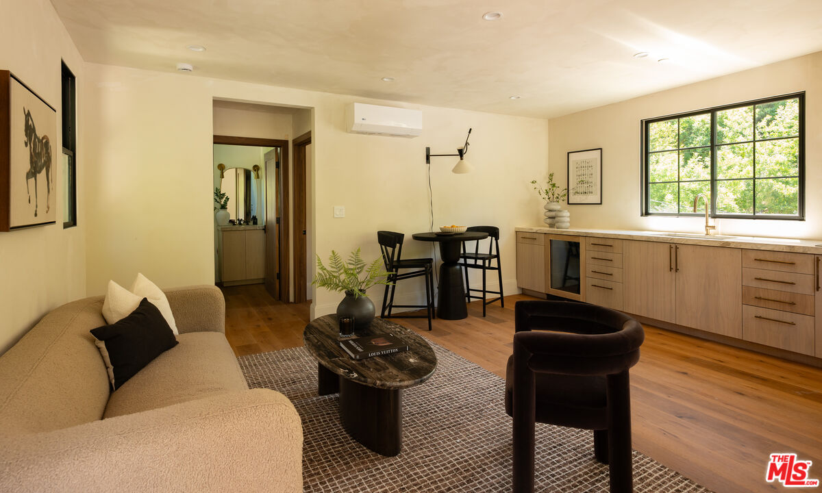 18001 Boris Dr, Encino