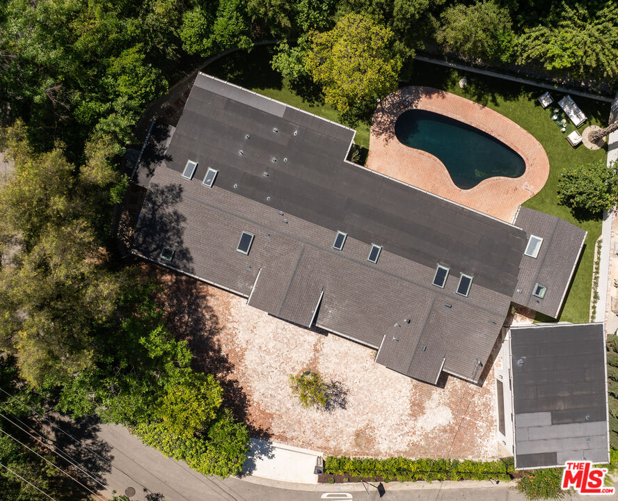 18001 Boris Dr, Encino