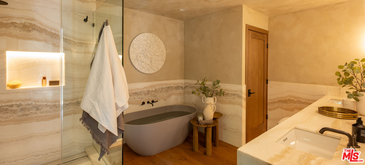 18001 Boris Dr, Encino