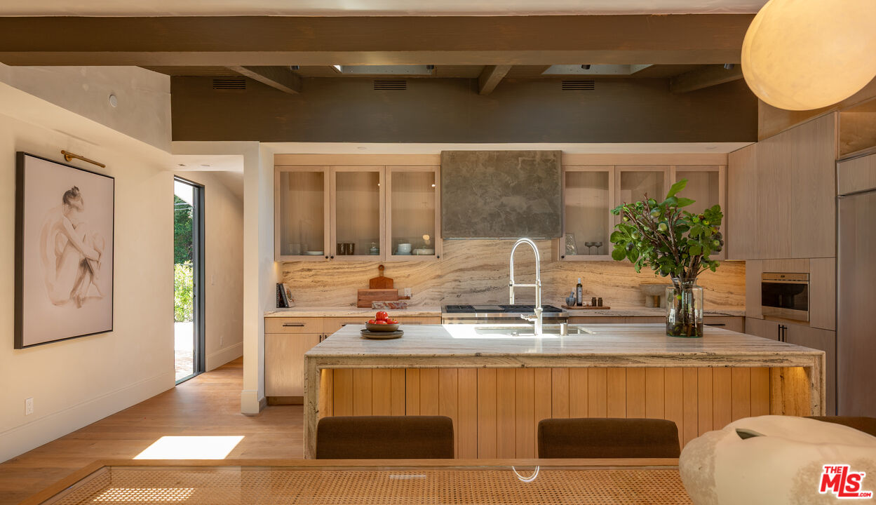 18001 Boris Dr, Encino