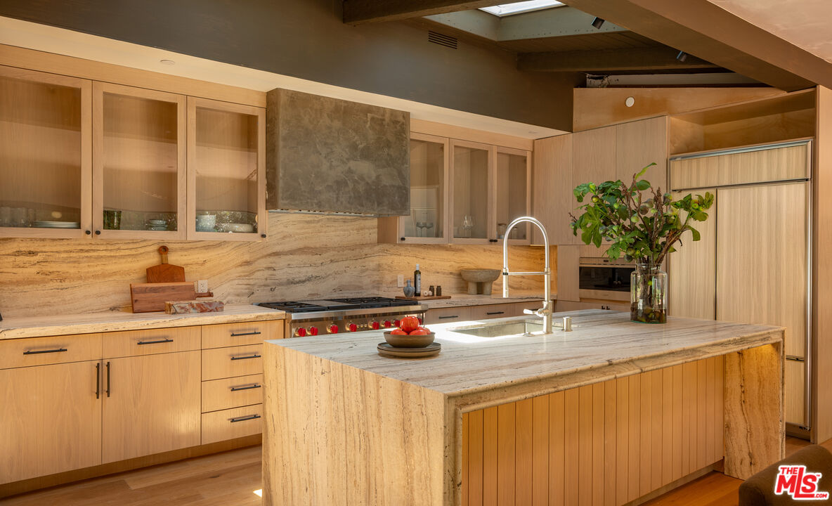 18001 Boris Dr, Encino