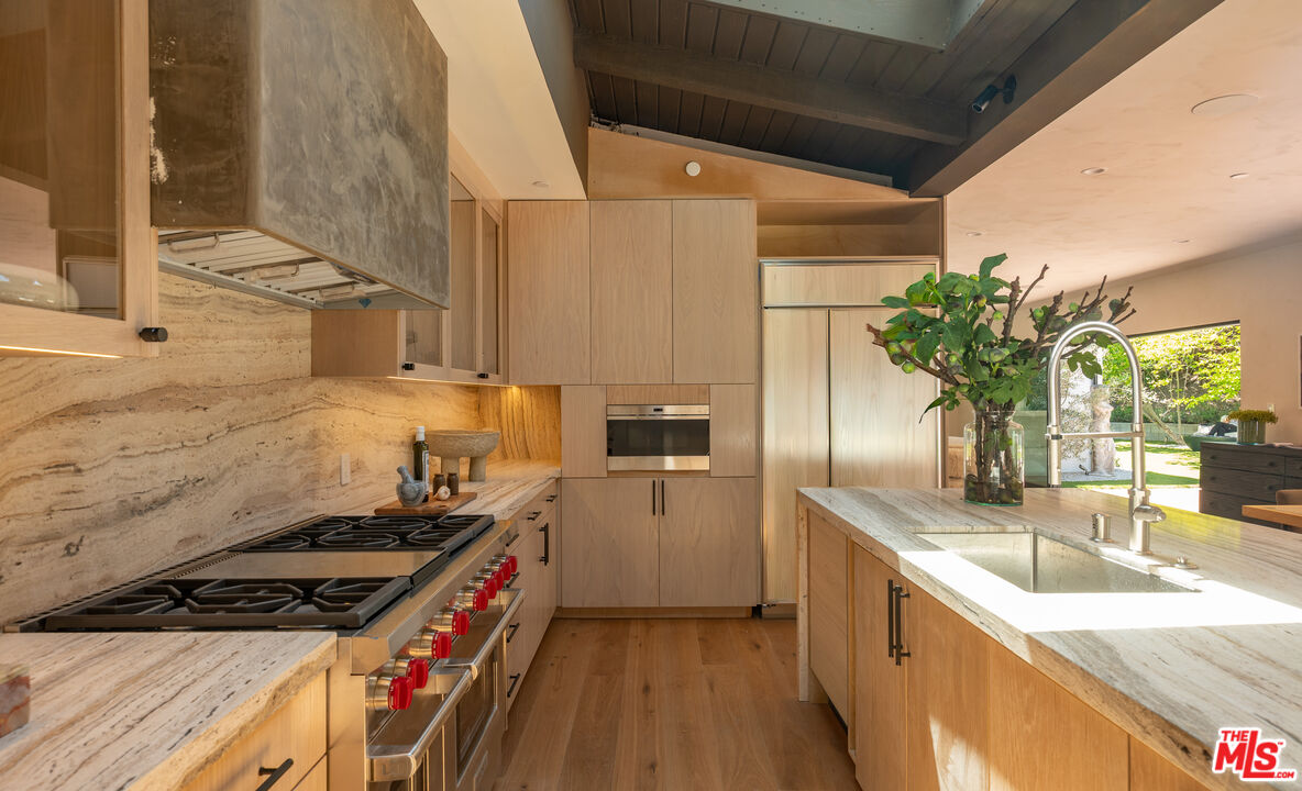 18001 Boris Dr, Encino