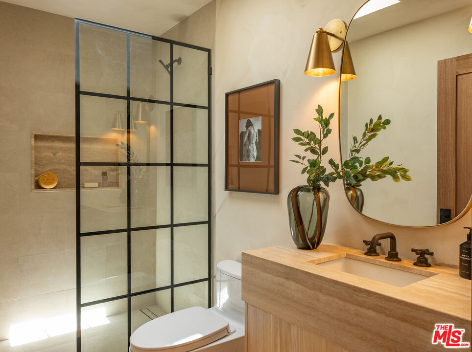 18001 Boris Dr, Encino