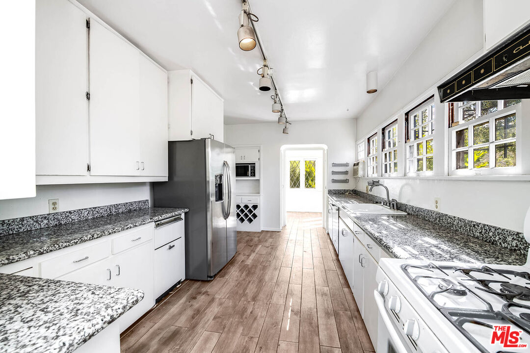 2441 Glendower Ave, Los Feliz