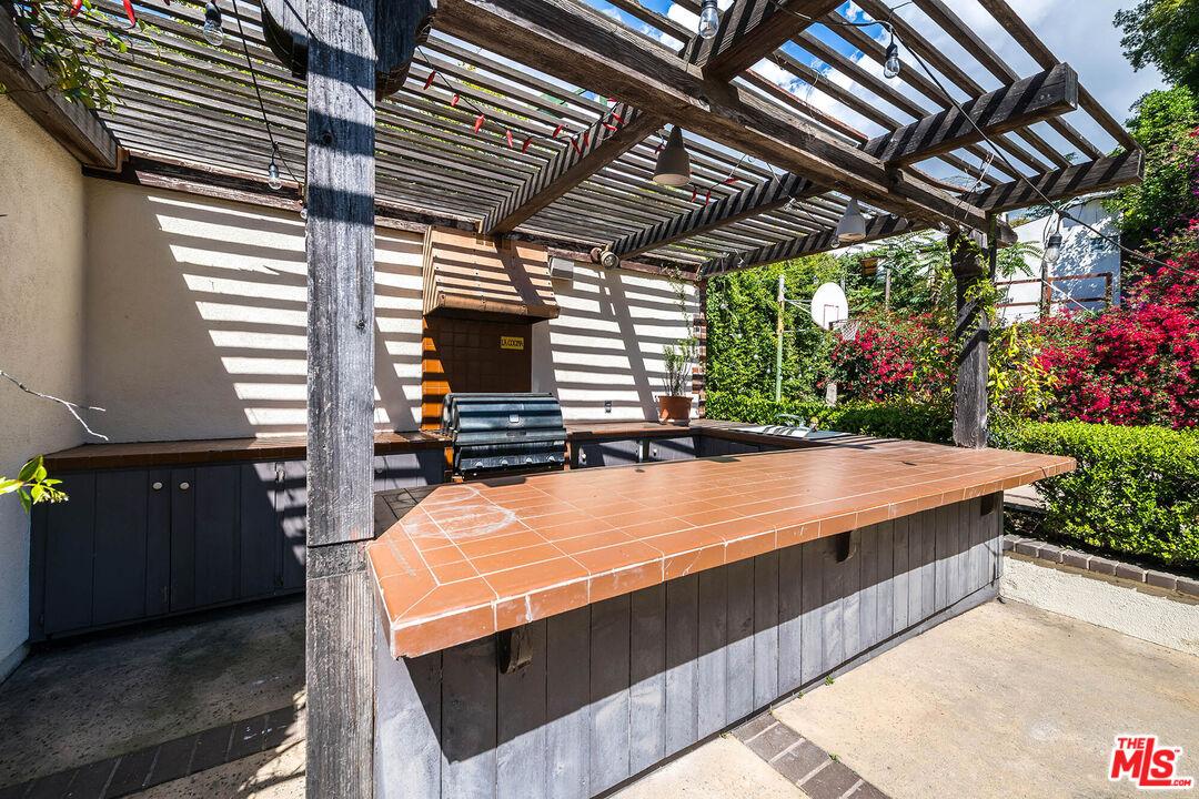 2441 Glendower Ave, Los Feliz