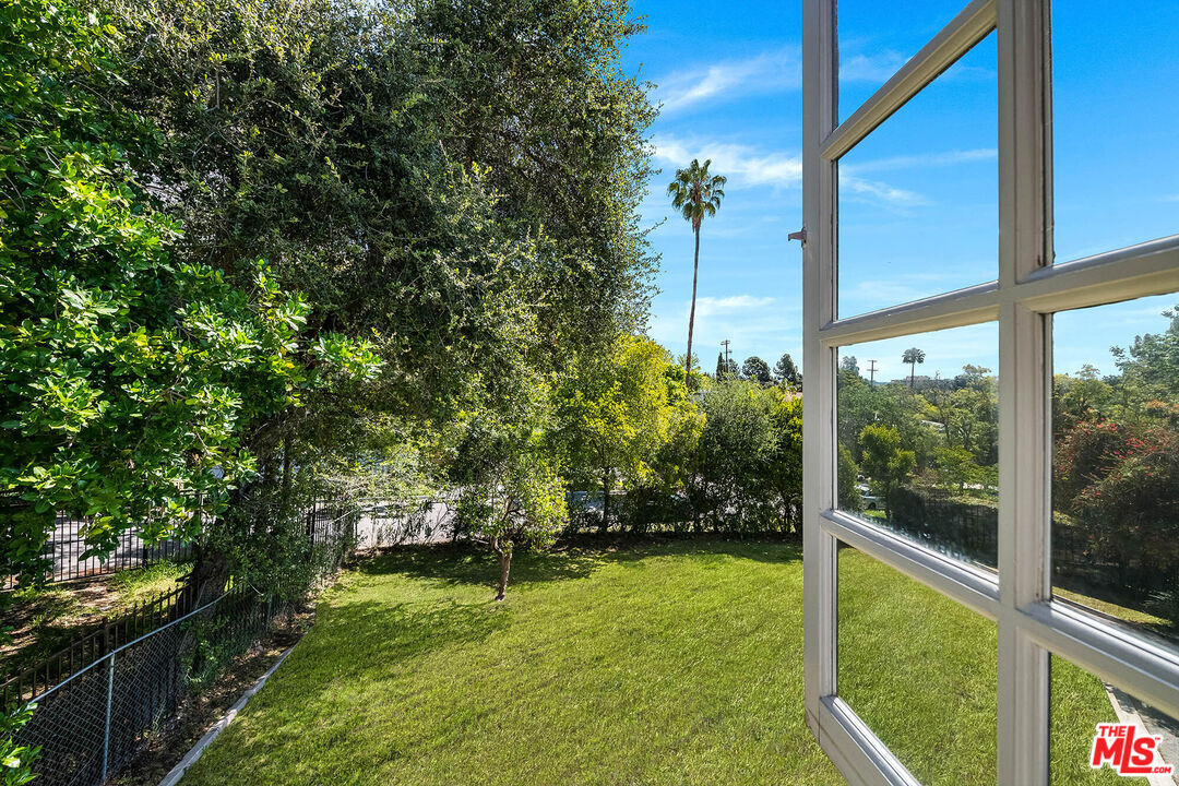 2441 Glendower Ave, Los Feliz
