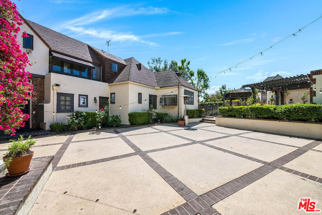 2441 Glendower Ave, Los Feliz