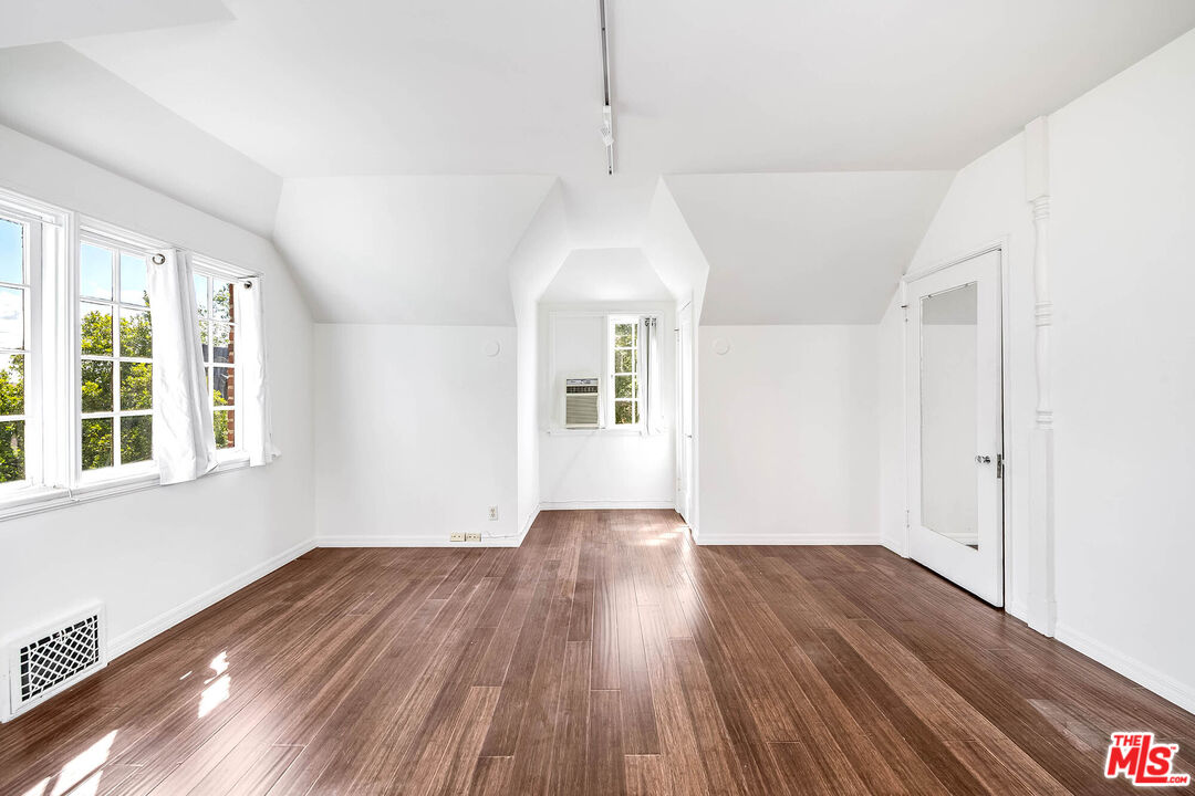 2441 Glendower Ave, Los Feliz