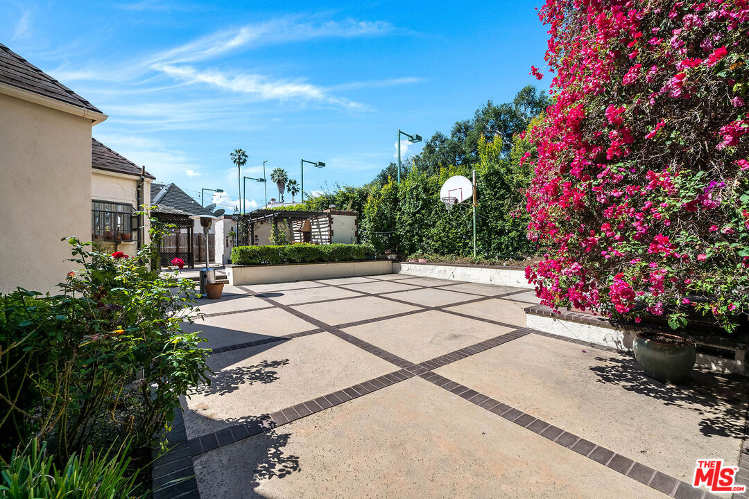 2441 Glendower Ave, Los Feliz