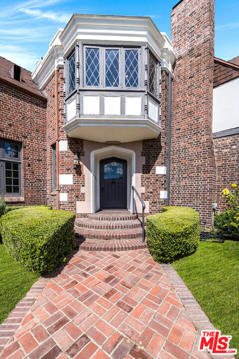 2441 Glendower Ave, Los Feliz