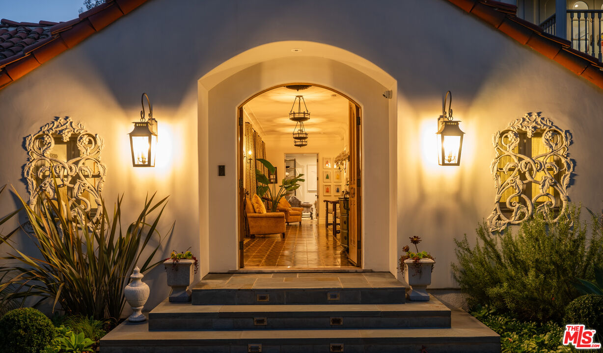 523 N Beverly Dr, Beverly Hills