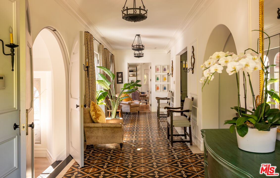 523 N Beverly Dr, Beverly Hills