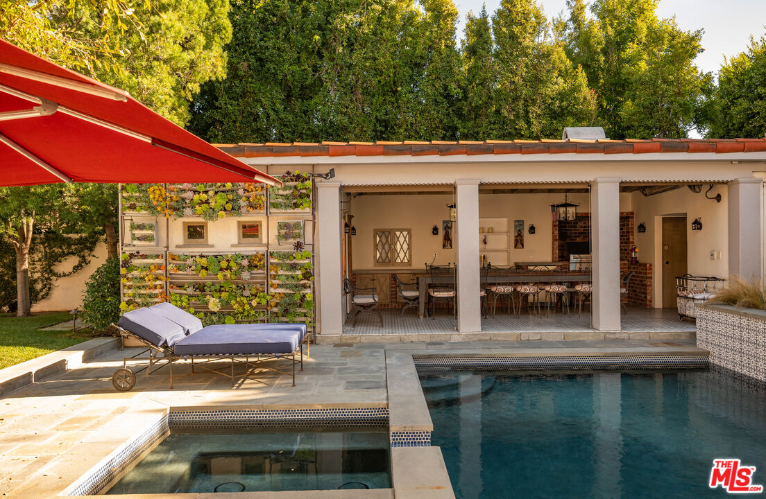 523 N Beverly Dr, Beverly Hills