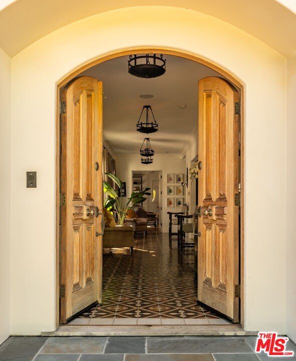 523 N Beverly Dr, Beverly Hills