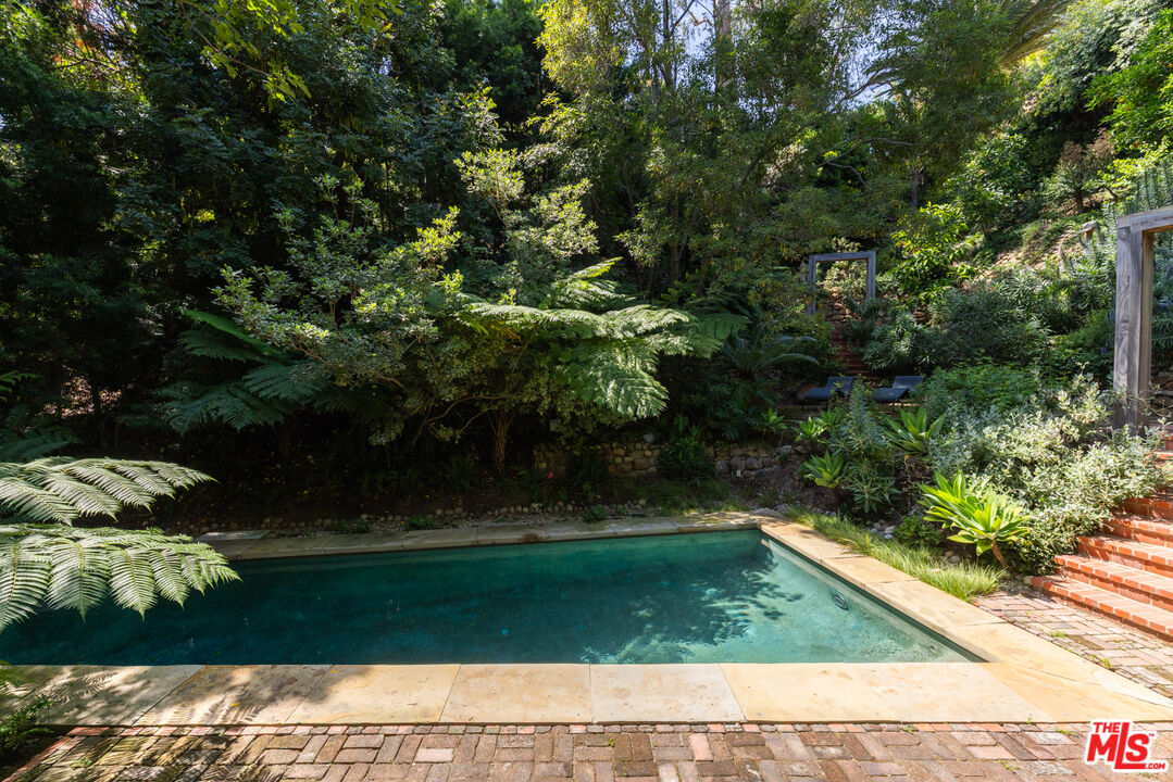 6964 Los Tilos Rd, Hollywood Hills