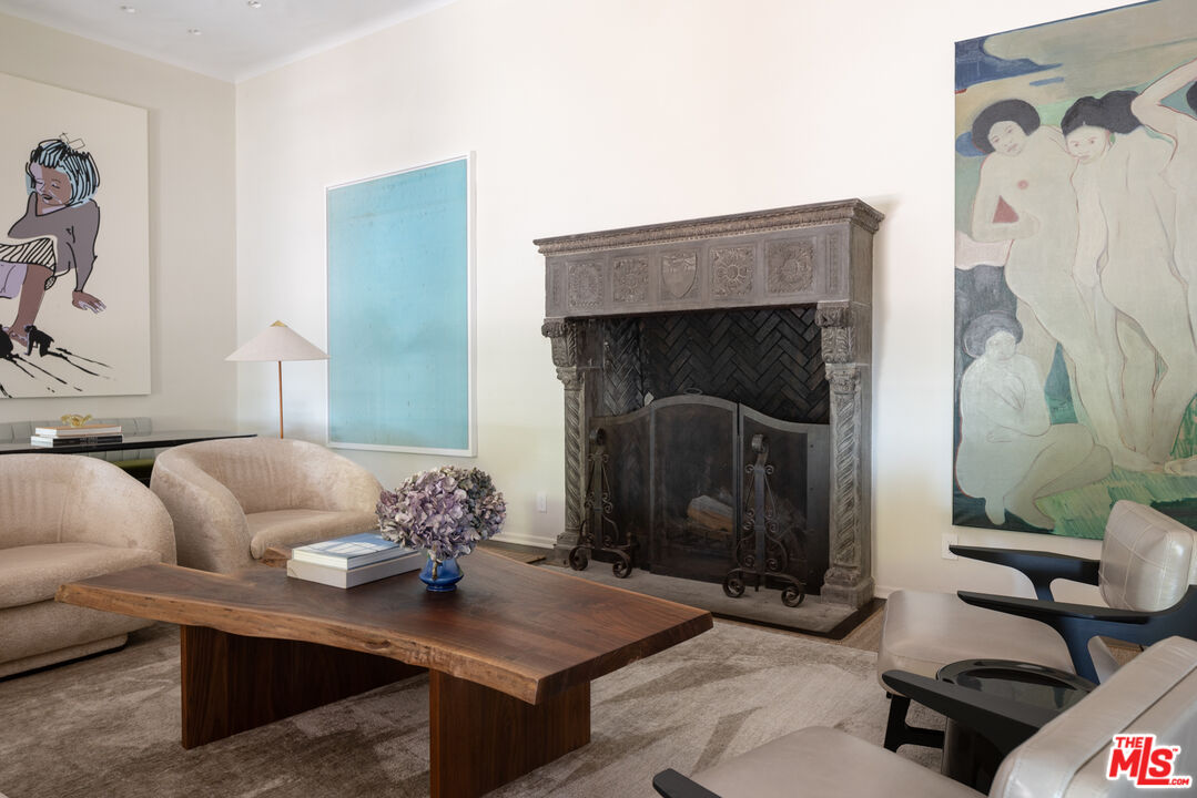 6964 Los Tilos Rd, Hollywood Hills