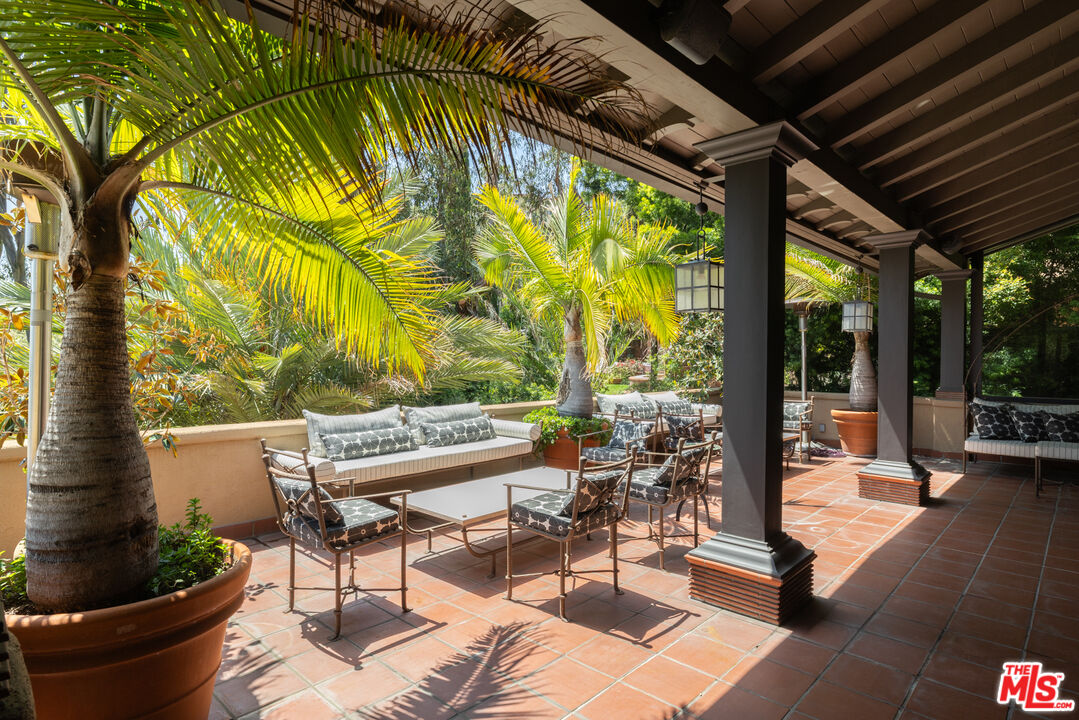 6964 Los Tilos Rd, Hollywood Hills