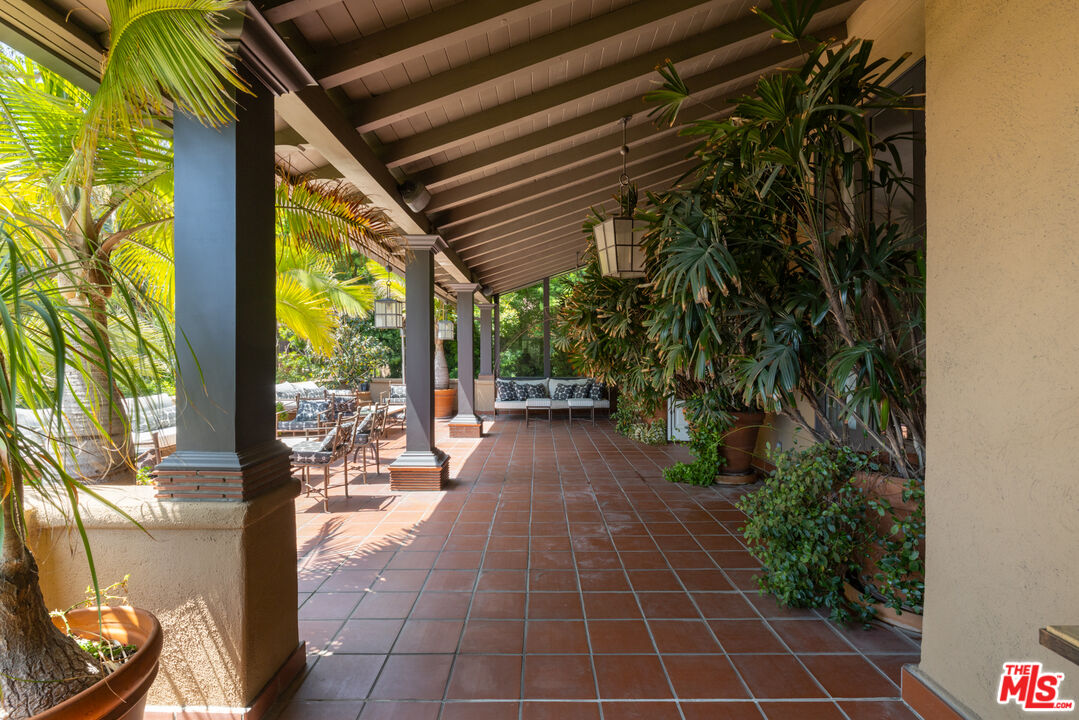 6964 Los Tilos Rd, Hollywood Hills