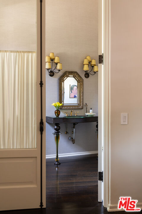 6964 Los Tilos Rd, Hollywood Hills