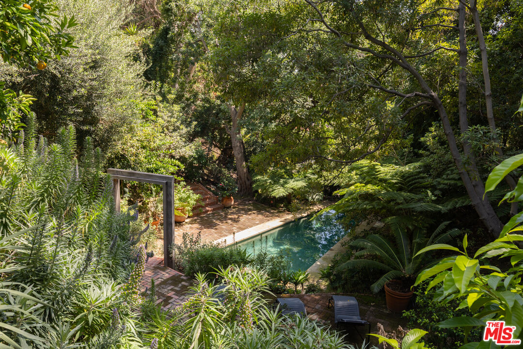 6964 Los Tilos Rd, Hollywood Hills