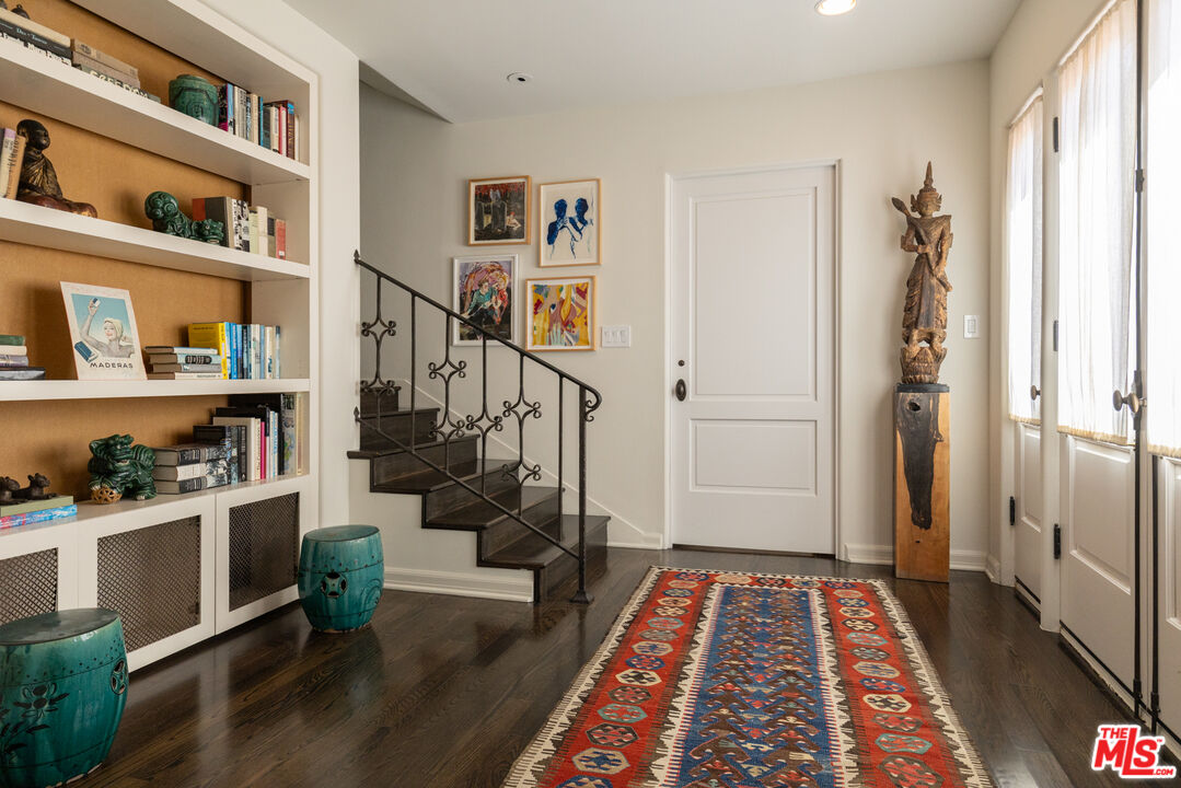 6964 Los Tilos Rd, Hollywood Hills