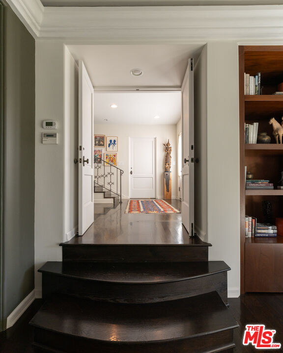 6964 Los Tilos Rd, Hollywood Hills