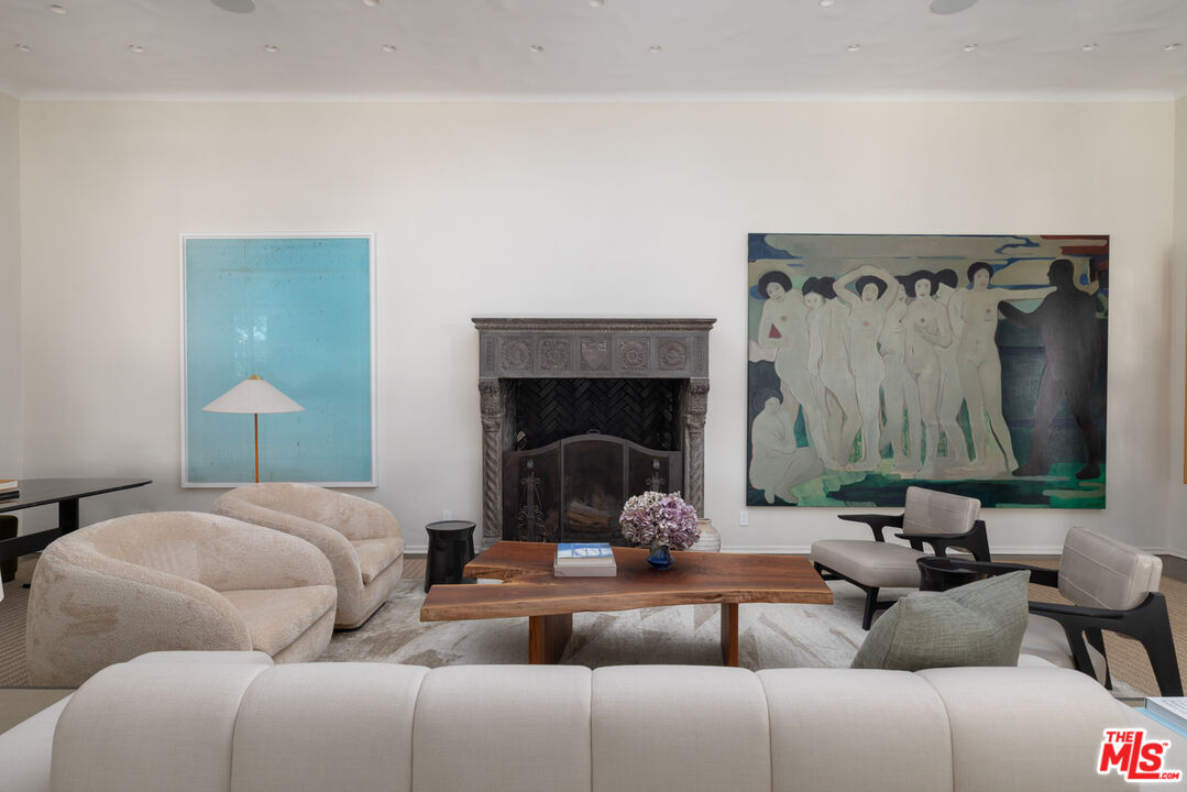 6964 Los Tilos Rd, Hollywood Hills