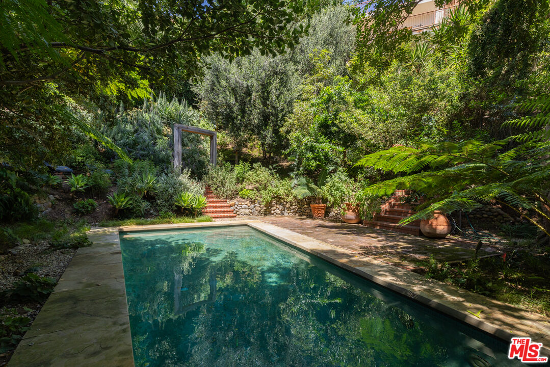 6964 Los Tilos Rd, Hollywood Hills