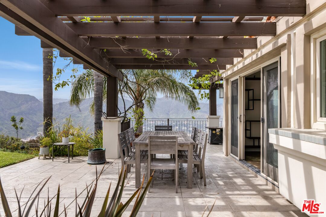 1445 Cuesta Linda, Pacific Palisades