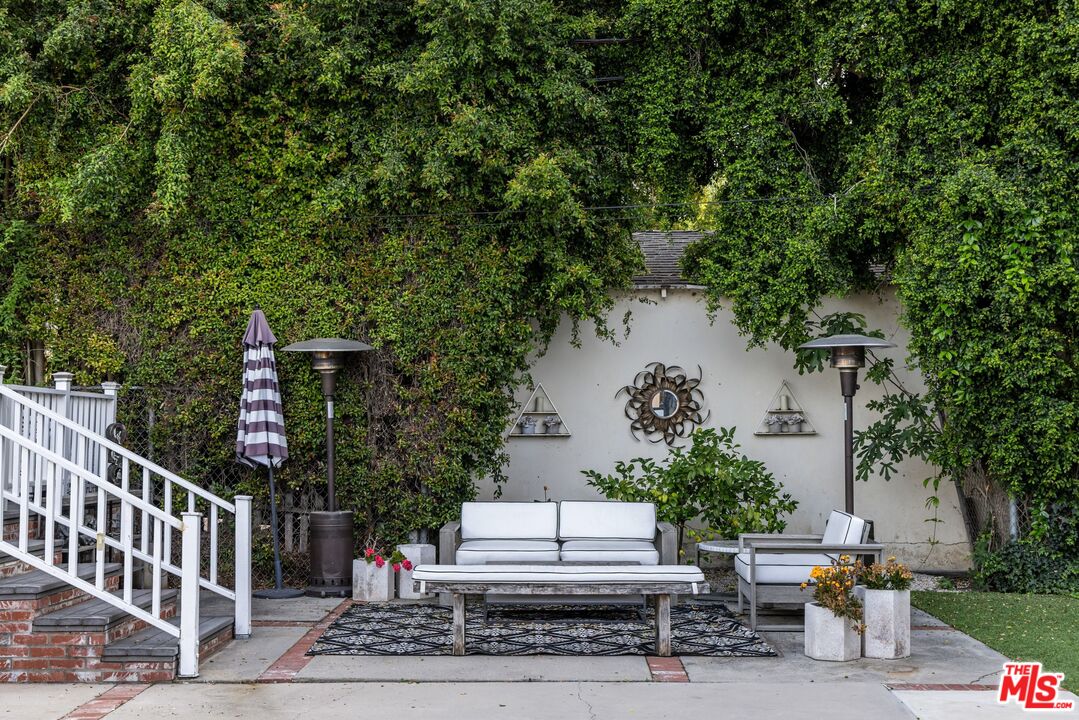 4051 Beverly Glen Blvd, Sherman Oaks 