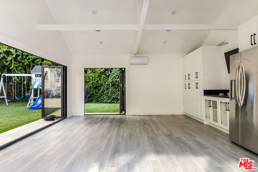 4051 Beverly Glen Blvd, Sherman Oaks 