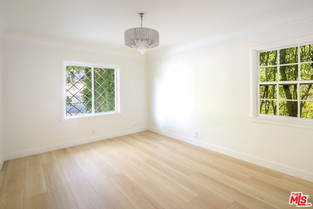 4051 Beverly Glen Blvd, Sherman Oaks 