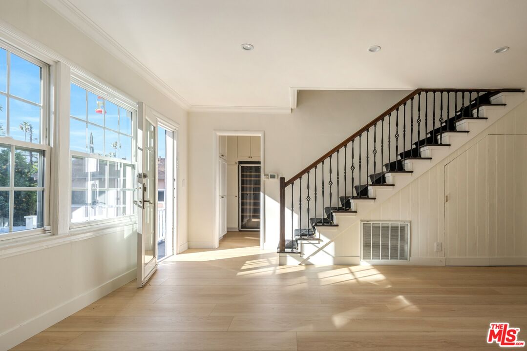 4051 Beverly Glen Blvd, Sherman Oaks 