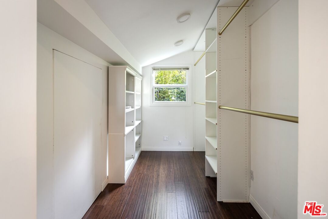 4051 Beverly Glen Blvd, Sherman Oaks 