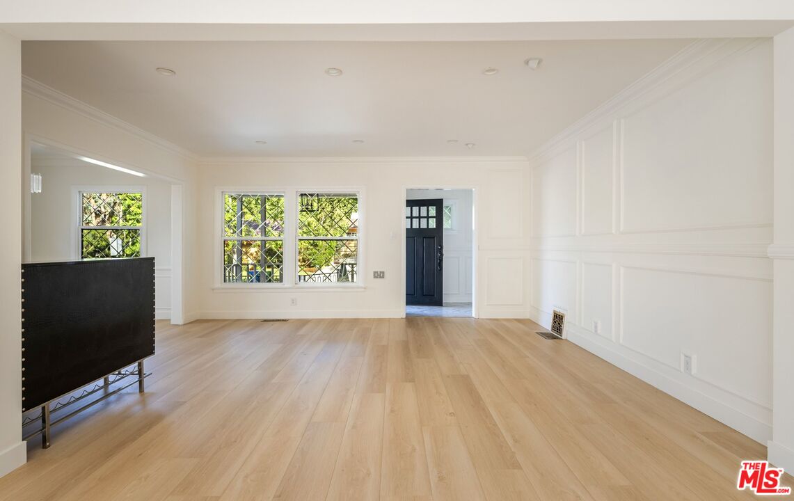 4051 Beverly Glen Blvd, Sherman Oaks 